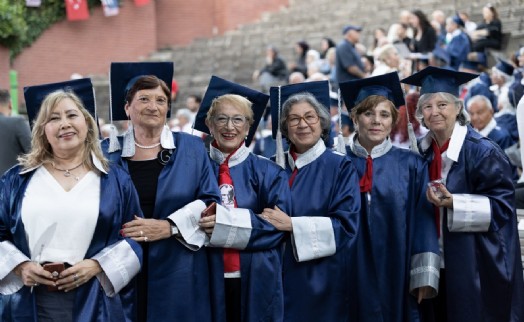 Balçova’da 3. Yaş Üniversitesi’nde kepler umuda  atıldı!