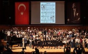 Binlerce koro sanatçısı büyük finalle ödüllerini aldı