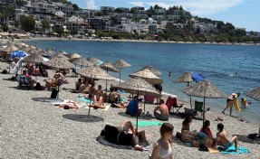 Bodrum'da bayram tatilinde sahillerde yoğunluk