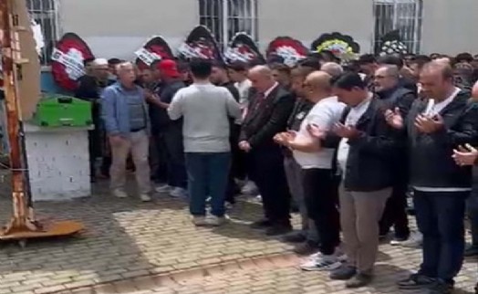 Boğanın saldırısında ölen besiciye cenazede 'hakkını' helal etmedi