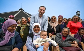 Bornova’da Anneler Günü’nde duygu dolu kutlama!