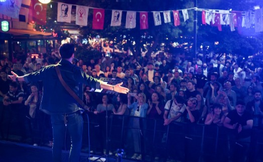 Bornova’da Gençlik Haftası sahnesi yerel sanatçılara emanet