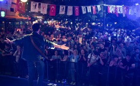 Bornova’da Gençlik Haftası sahnesi yerel sanatçılara emanet