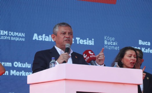 Özel'den Buca'daki açılışta sert kurultay mesajı; Üstüne üç kurultay yapılmış kurultayı kendilerince tartıştırıp partiyi zayıflatmaya çalışıyorlar