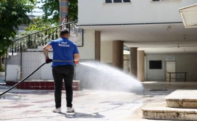 Buca’da ibadethaneler bayrama hazırlandı