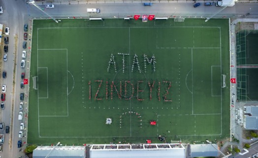 Buca’da yüzlerce kişi 'Atam İzindeyiz' yazdı