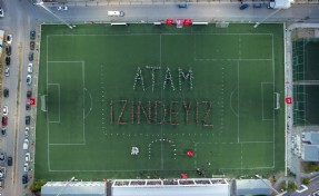Buca’da yüzlerce kişi 'Atam İzindeyiz' yazdı
