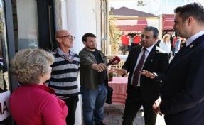 CHP 81 ilde sahada... CHP’li Bulut İzmir’de esnafı dinledi: Günü kurtarıyoruz