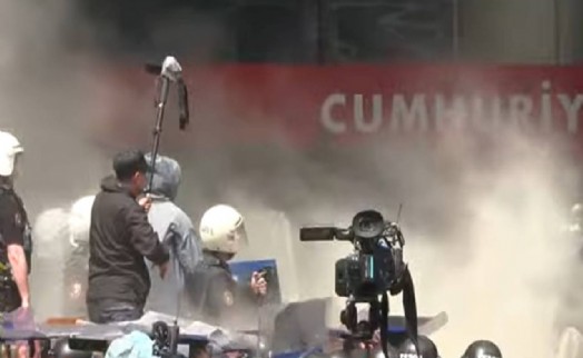 CHP Genel Merkezi'ne çok sert polis müdahalesi