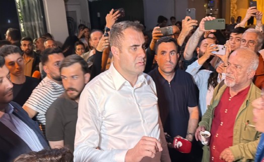 CHP İzmir İl Binası önünde gergin anlar!