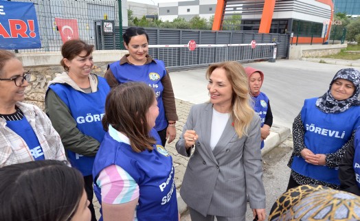 CHP'li Nazlıaka'dan İzmir'de grevdeki Temel Conta işçilerine destek ziyareti