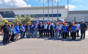 CHP'li Özlale’den Temel Conta işçilerine destek: 'İşçiye gelince hukuk işlemiyor'