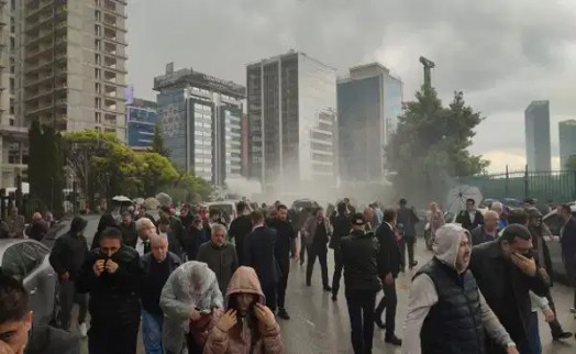 CHP'li il başkanlarının yürüşüne TOMA'lı müdahale