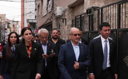CHP'li vekil Bayraklı’da esnafı dinledi: Bu sefer CHP’ye oy vereceğim