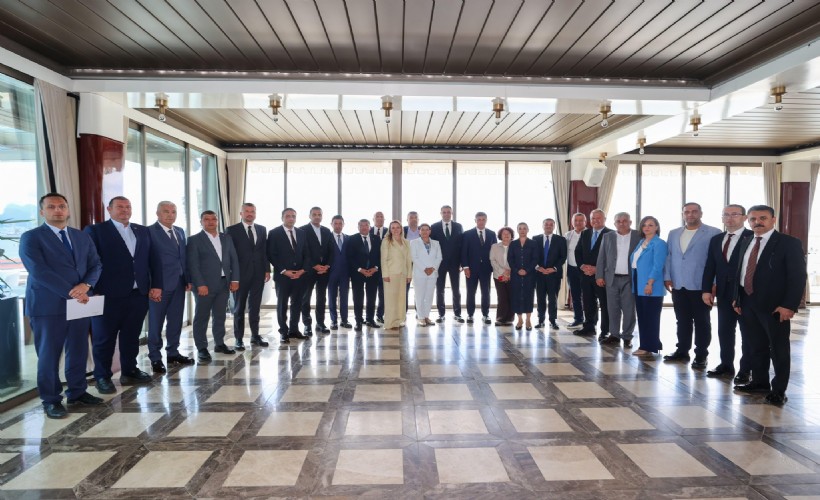 CHP İzmir'de belediye başkanları buluşması: İktidara hazırız, erken seçime kilitlendik