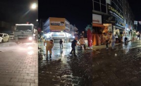 Çiğli bayrama hazır: Gece boyu süren temizlik mesaisi