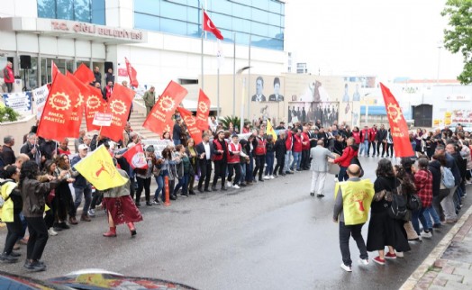 Çiğli’de 1 Mayıs coşkusu: Başkan Yıldız emekçilerle omuz omuza