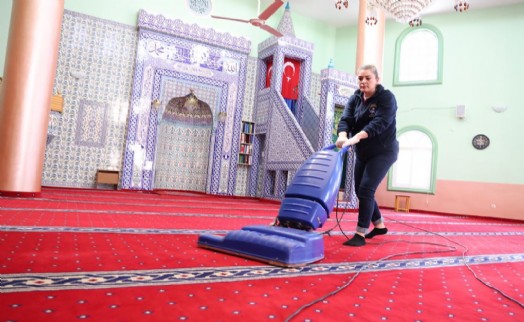 Çiğli’de bayram öncesi ibadethanelerde kapsamlı temizlik