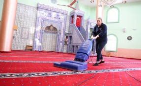 Çiğli’de bayram öncesi ibadethanelerde kapsamlı temizlik