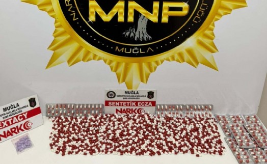 Durdurulan otomobilde 1348 sentetik hap ele geçirildi