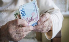 Emekliler için ödeme günü: Maaş ve bayram ikramiyesi hesaplara yatmaya başlıyor