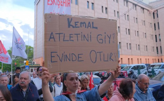 Eskişehir'de 'butlan' kararını protesto eden yüzlerce kişi CHP İl Binası’na yürüdü