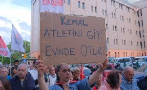 Eskişehir'de 'butlan' kararını protesto eden yüzlerce kişi CHP İl Binası’na yürüdü