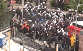 Flaş! Polis CHP Genel Merkezi'ne girdi! Özgür Özel kendini 12. kata kitledi