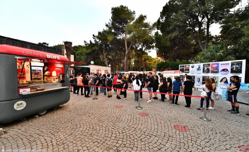 Gençliğe üç bilet jesti