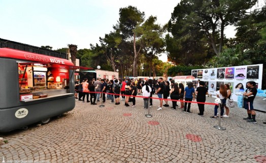 Gençliğe üç bilet jesti