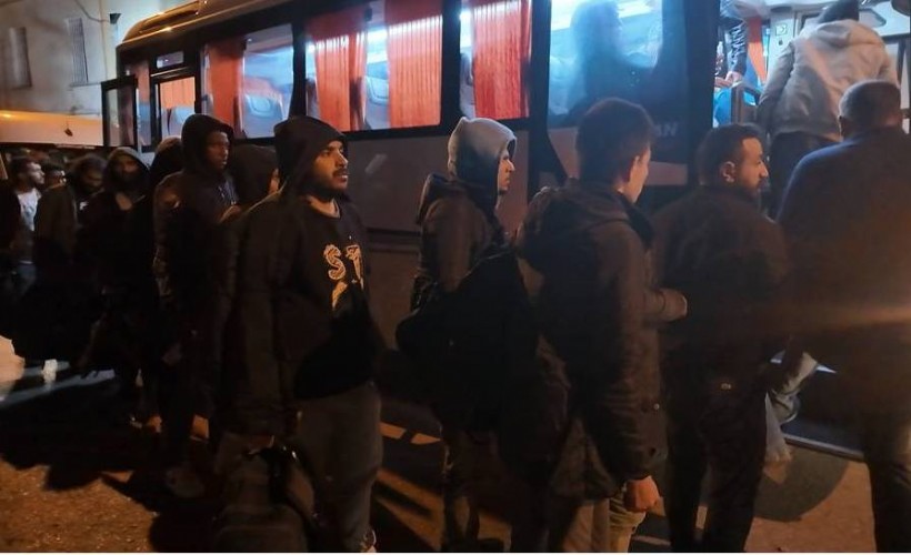 Göçmen botu yarı batık halde bulundu: 1 çocuk öldü