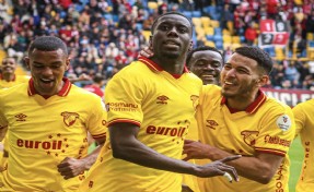 Göztepe'de Bokele'ye Alman ve Fransız kancası