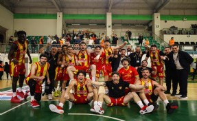 Göztepe potada yarı final için parkede