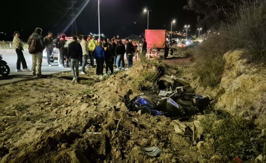 Hafif ticari araçla çarpışan motosikletin sürücüsü öldü