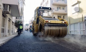 Balçova'da asfalt seferberliği sürüyor