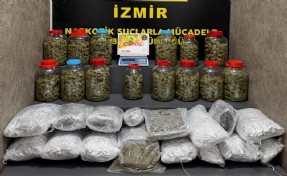 İzmir'de 39 kilo kokain, 21 kilo skunk ele geçirildi; 4 tutuklama