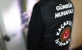İzmir'de kaçakçılık operasyonu; Depoda yığınla ürün ele geçirildi!