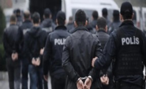İzmir'de 'sazan sarmalı' operasyonu: Sahte ilan, altın, vize.. ile milyarlık vurgun!