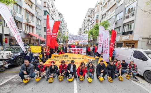 İzmir’de 1 Mayıs Gündoğdu Meydanı'nda kutlandı... CHP'den madencilere baretli destek