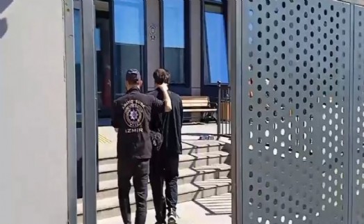 İzmir’de 2 firari hükümlü yakalandı