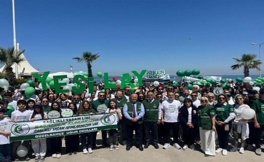 İzmir’de öğrencilerden sağlıklı yaşam için yürüyüşü