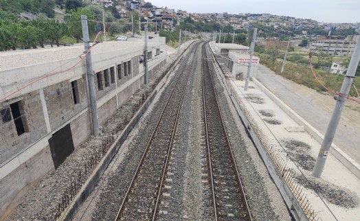 İzmir’de raylı sistem krizi iddiası: İki istasyon kaderine mi terk edildi?