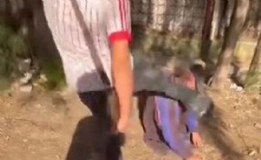 İzmir’de yaşlı adama tekmeyle saldıran şüpheliler adliyede! Başsavcılıktan açıklama