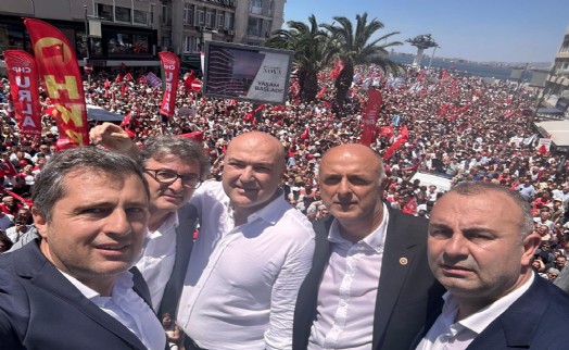 İzmirli vekillerden miting pozu!