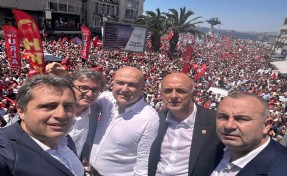 İzmirli vekillerden miting pozu!