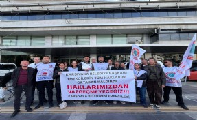 Karşıyaka Belediyesi'nde memur eylemleri akşam nöbeti ile devam ediyor