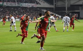 Karşıyaka'da Ömer Faruk beklemede