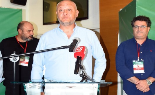 Karşıyaka'da taraftarlardan kongre tarihi tepkisi!