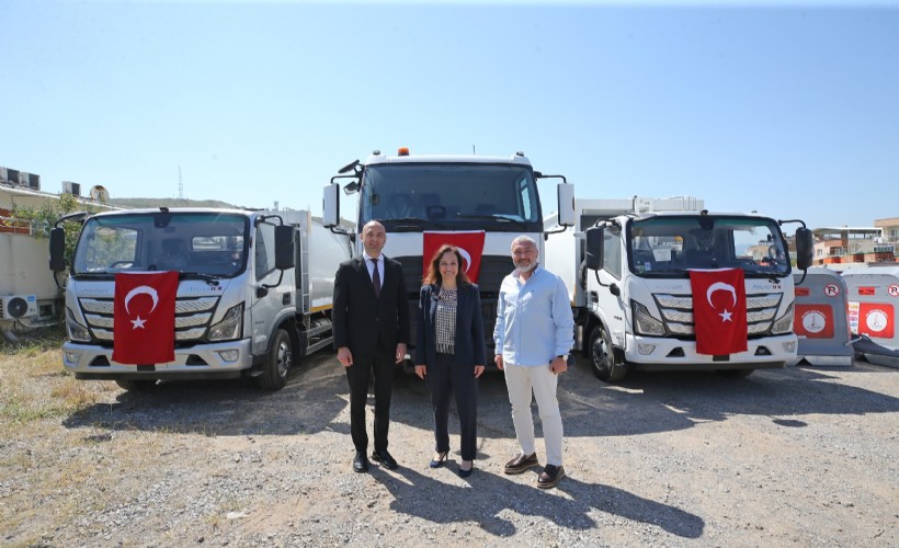 Karşıyaka’nın temizlik filosu üç yeni kamyon