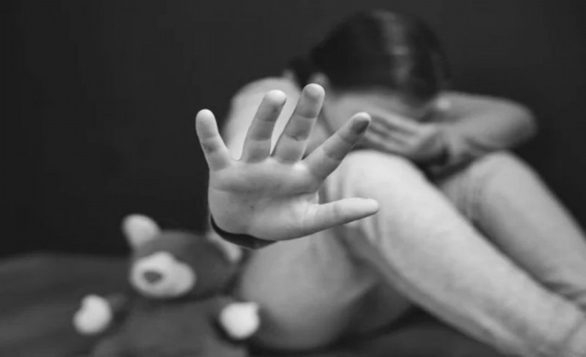 Kızının müstehcen görüntülerini paylaşan anne gözaltına alındı